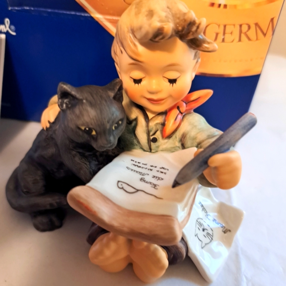 Goebel Hummel  The Cats Meow first issue 2003 w box and COA 2136